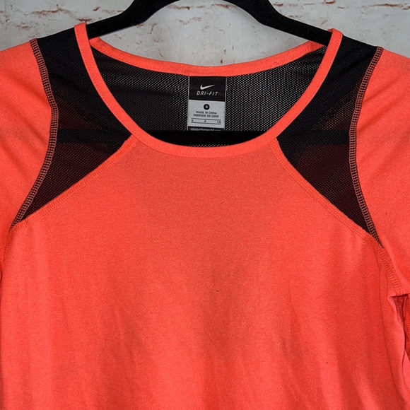 Nike Dri Fit long sleeve workout shirt S orange black mesh training loose fit - Picture 2 of 10